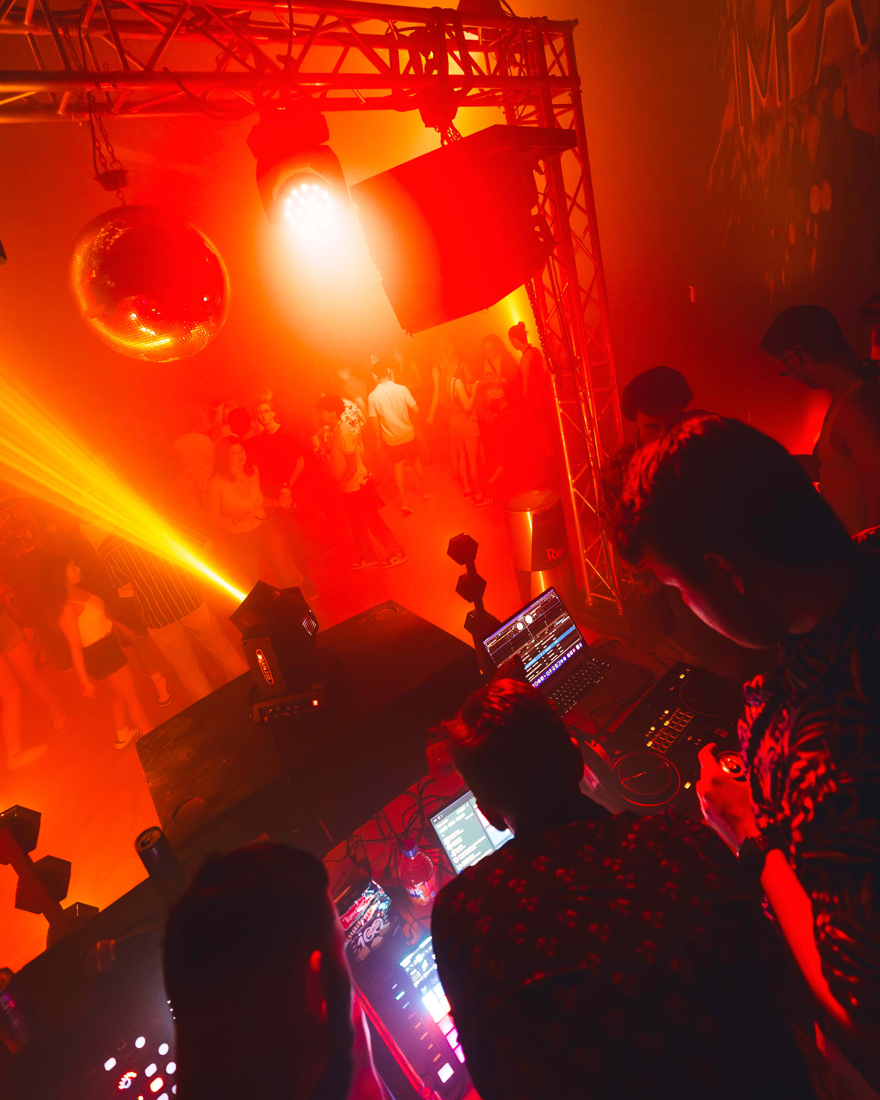 rave in cedar city, red lighting